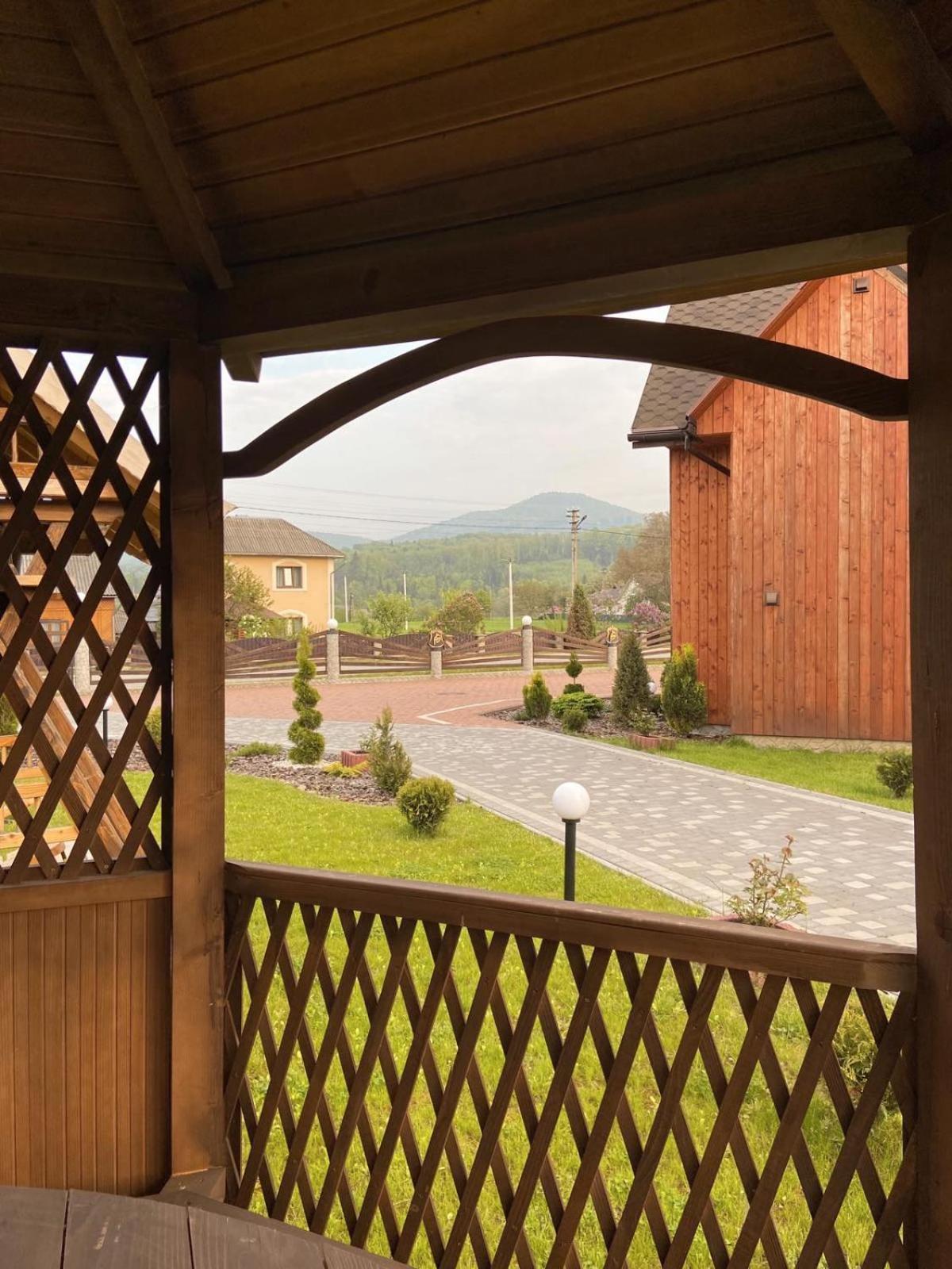 Hotel Four Seasons In Carpathians Migovo Exterior foto